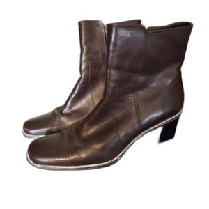 Cole Haan 9.5 B Brown Leather Heeled Boots‎ Minimalist Zip READ⚠️
